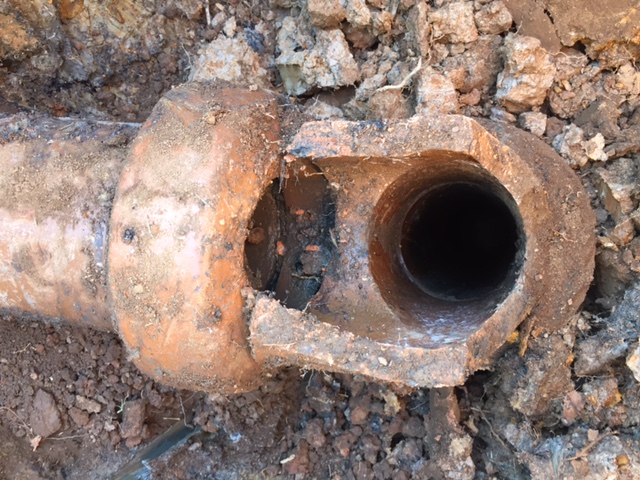 The damaged junction on the front vertical shaft.